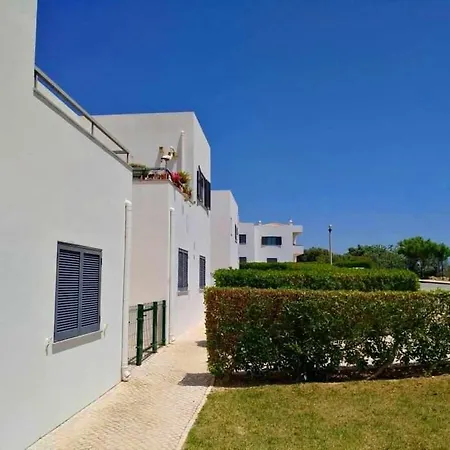 Pool View Apartment By Stay-Ici, Algarve Holiday Rental * Pera