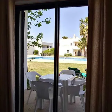 Pool View Apartment By Stay-Ici, Algarve Holiday Rental Apartman Pêra