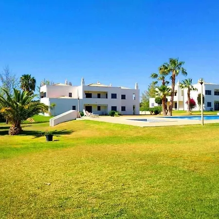 Pool View Apartment By Stay-Ici, Algarve Holiday Rental Apartman